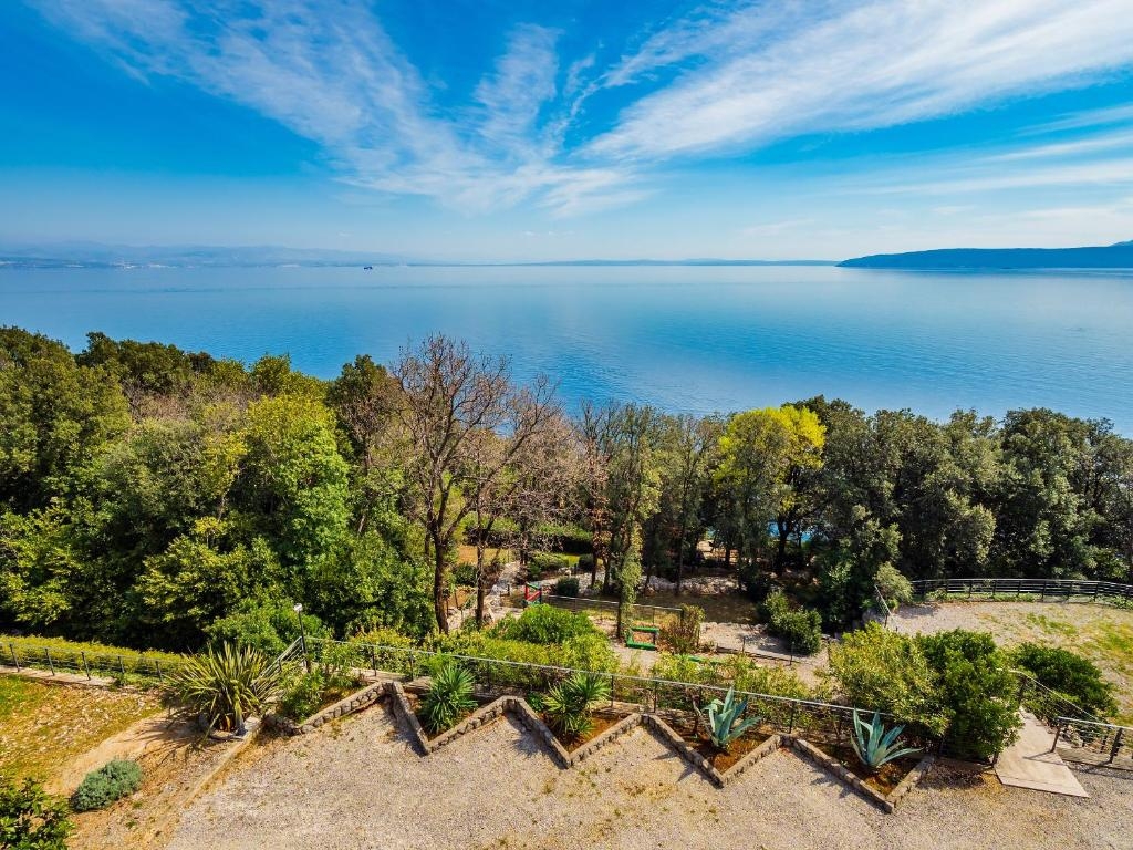 Отель, гостиница Mošćenička Draga, Хорватия, 840 м² - фото 3