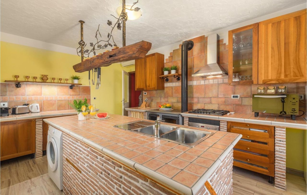 Отель, гостиница в Буйе, Хорватия, 597 м² - фото 19