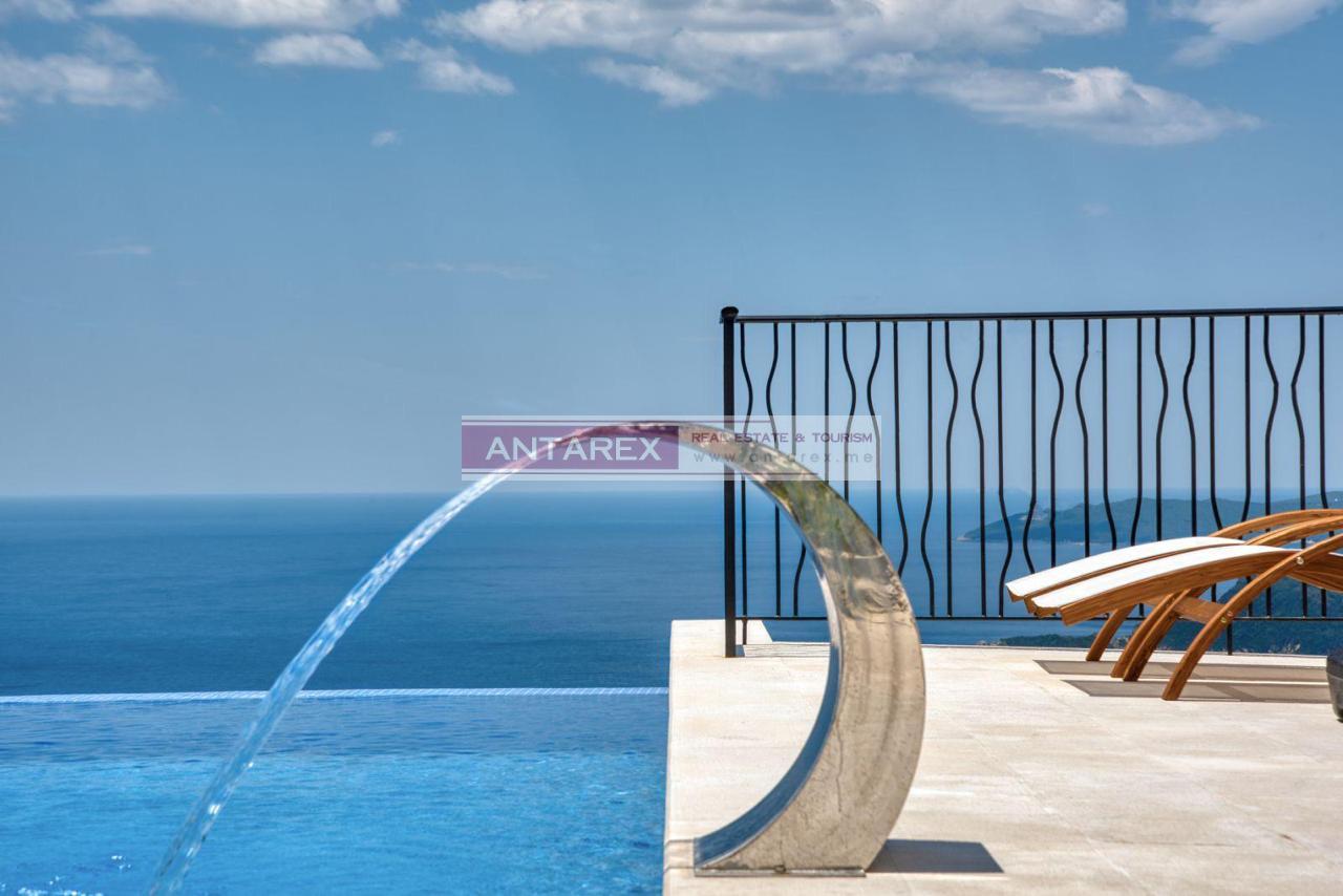 Вилла в Святом Стефане, Черногория, 450 м² - фото 2