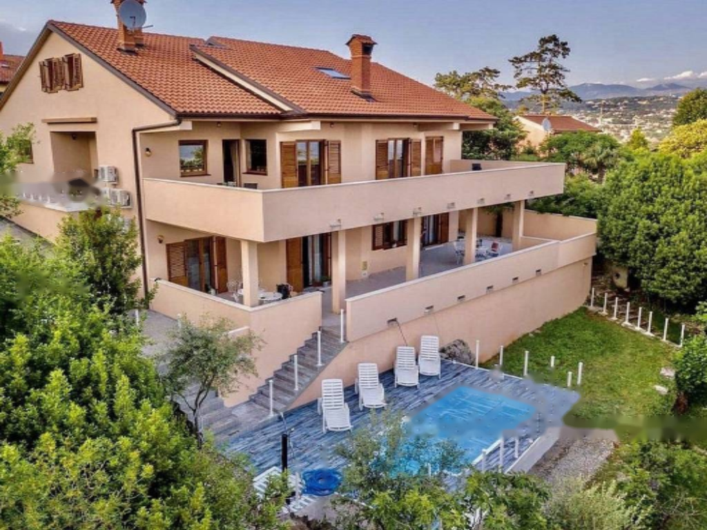 Дом в Опатии, Хорватия, 1 000 м² - фото 1