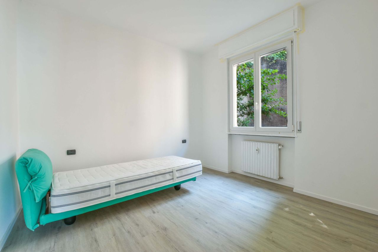 Квартира в Кампионе-д'Италия, Италия, 78 м² - фото 12