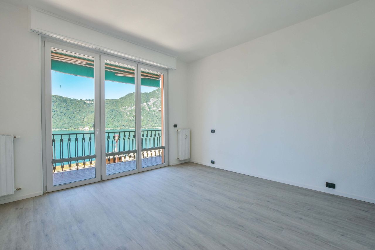 Квартира в Кампионе-д'Италия, Италия, 78 м² - фото 2