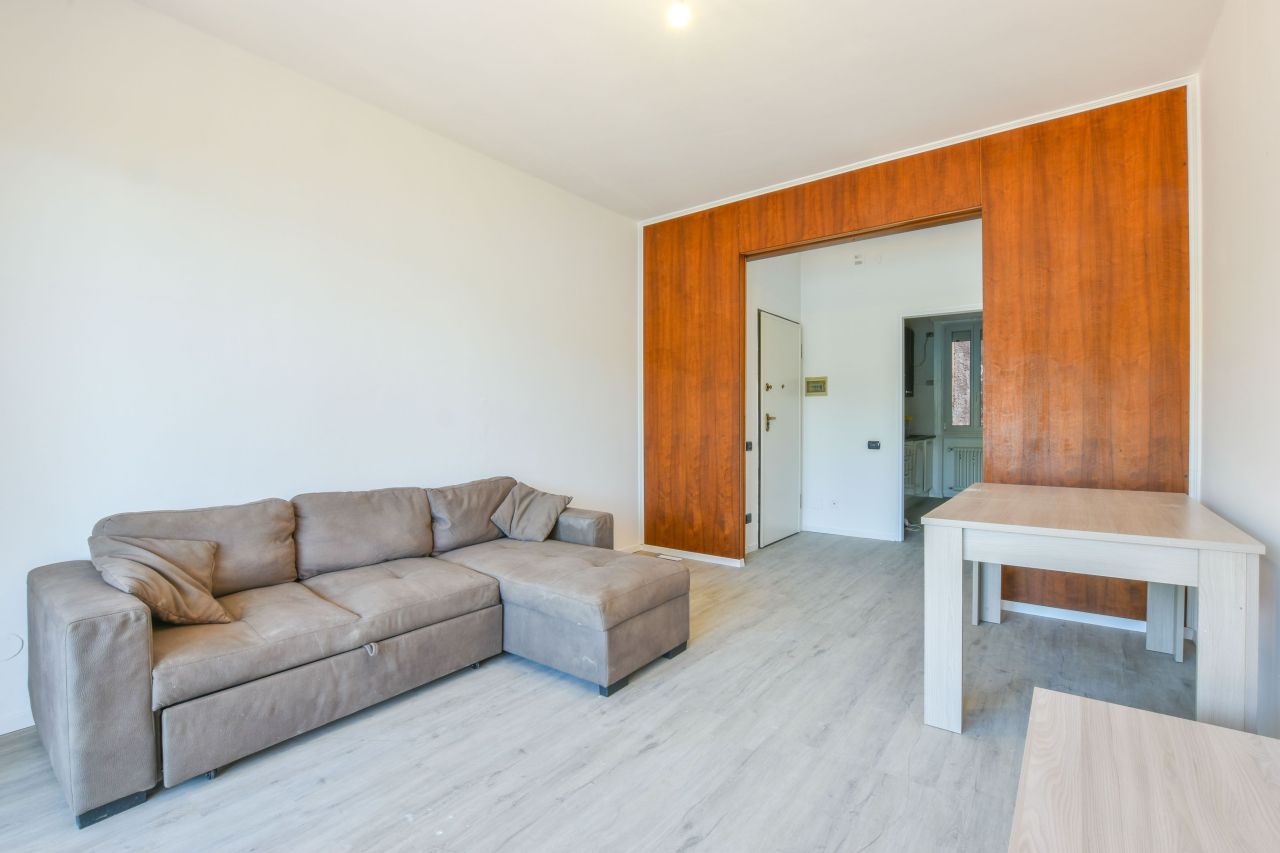 Квартира в Кампионе-д'Италия, Италия, 78 м² - фото 6