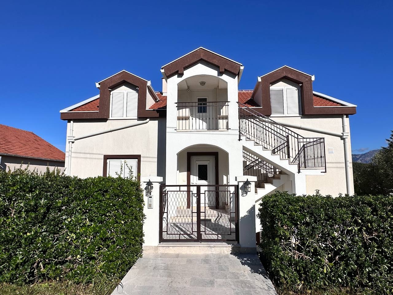 Вилла в Тивате, Черногория, 295 м² - фото 1