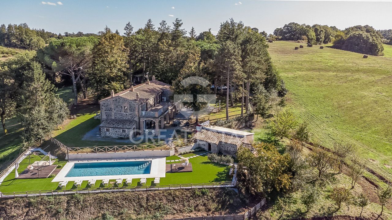 Дом в Орвието, Италия, 425.7 м² - фото 1