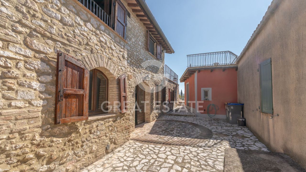 Дом в Треви, Италия, 203 м² - фото 5