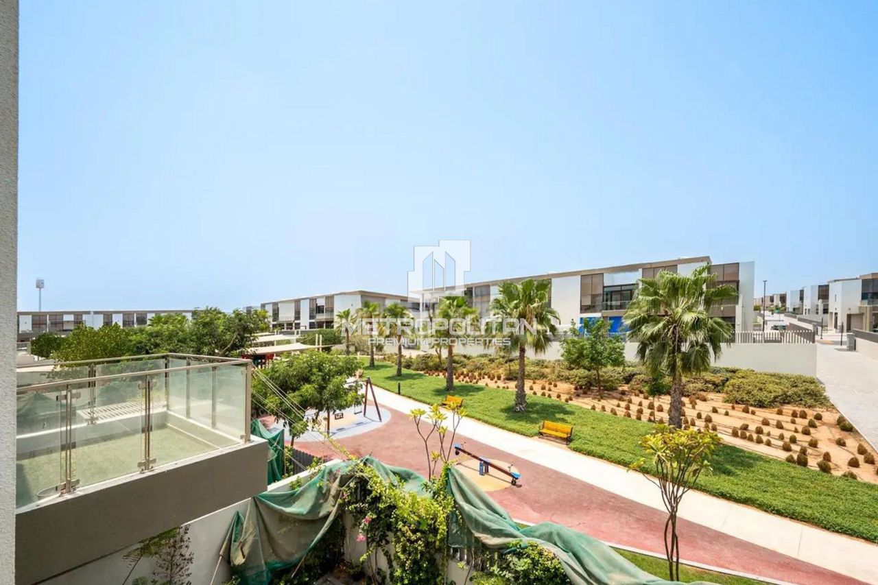 Таунхаус в Дубае, ОАЭ, 294 м² - фото 1