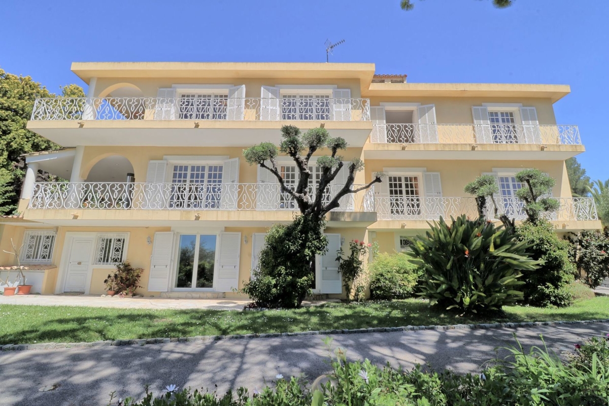 Вилла в Ницце, Франция, 400 м² - фото 1