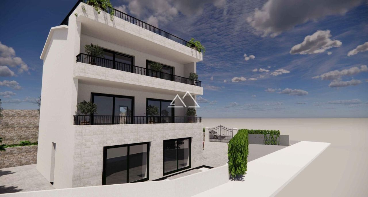 Вилла в Тивате, Черногория, 300 м² - фото 2