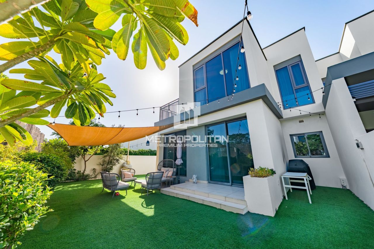 Таунхаус в Дубае, ОАЭ, 232 м² - фото 1