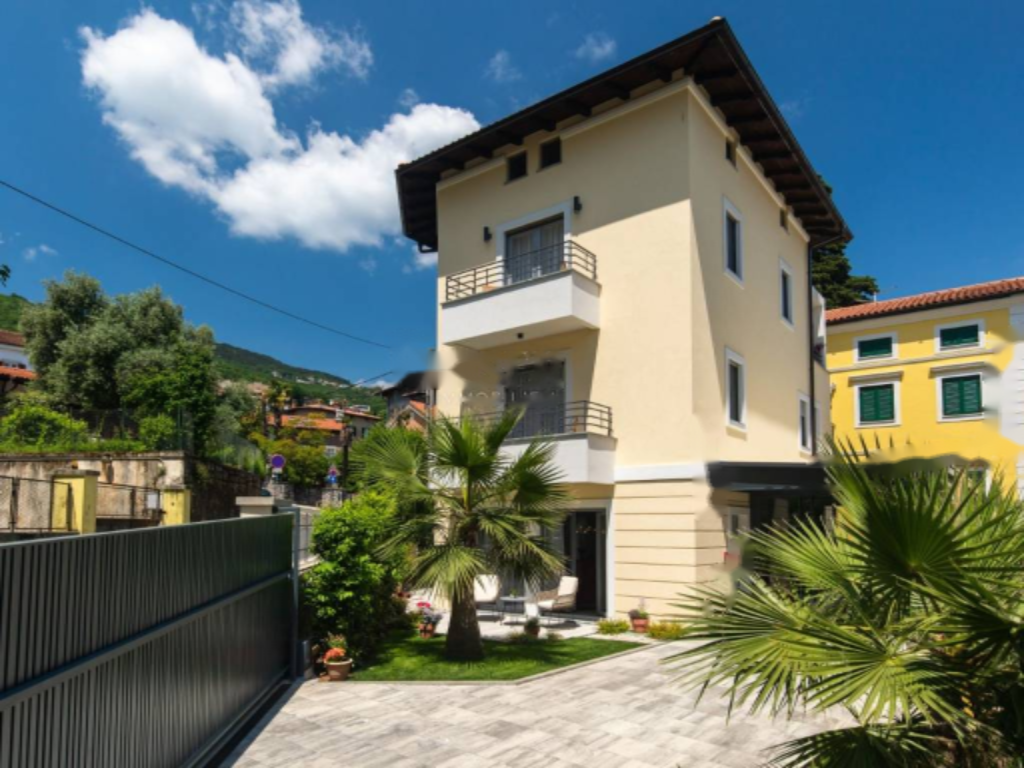 Дом в Опатии, Хорватия, 216 м² - фото 1