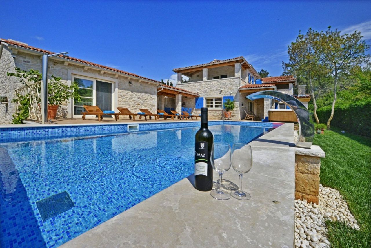 Вилла в Порече, Хорватия, 398 м² - фото 1