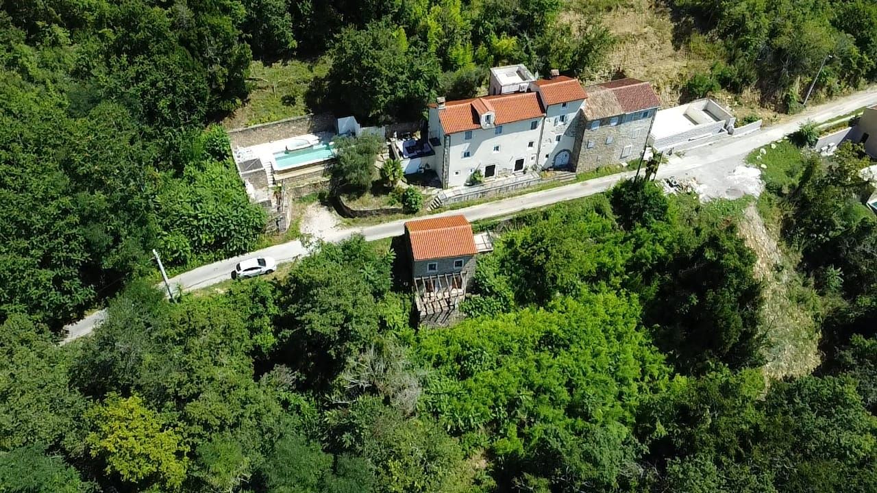 Вилла в Мотовуне, Хорватия, 465 м² - фото 1