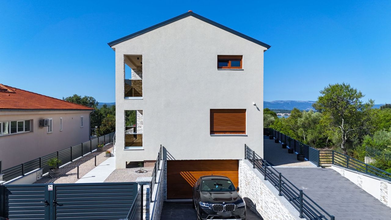 Вилла в Малинска-Дубашнице, Хорватия, 280 м² - фото 1