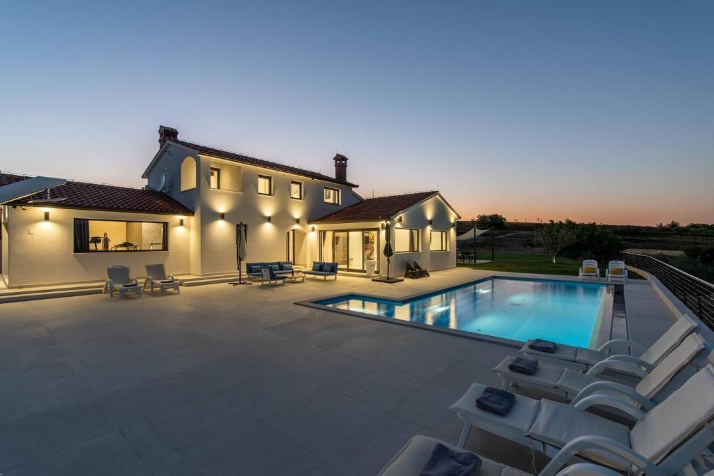 Вилла в Бузете, Хорватия, 200 м² - фото 1