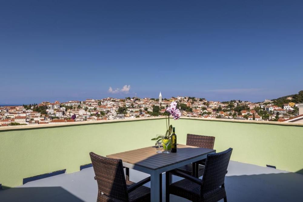 Отель, гостиница Mali Lošinj, Хорватия, 825 м² - фото 1