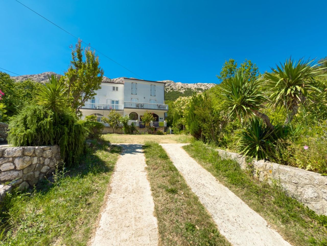 Отель, гостиница Baška, Хорватия, 295 м² - фото 1