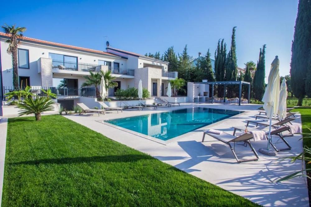 Вилла в Порече, Хорватия, 683 м² - фото 1