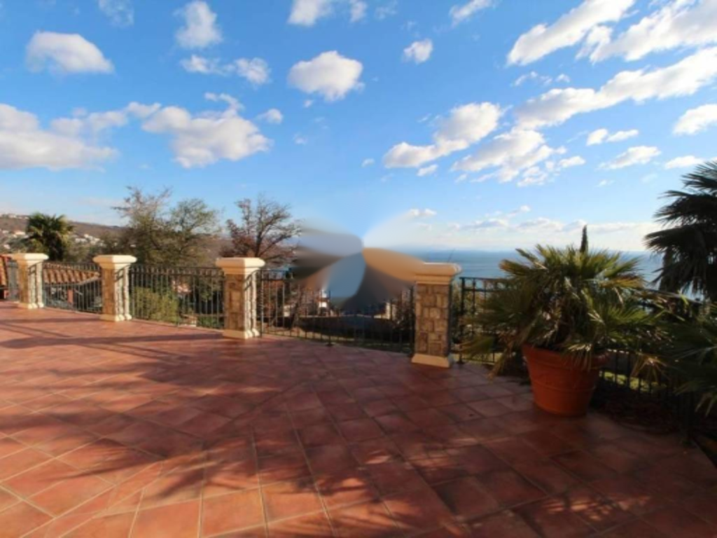 Дом в Опатии, Хорватия, 370 м² - фото 1