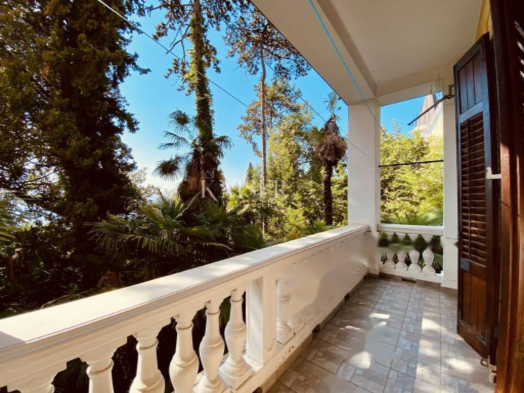 Квартира в Опатии, Хорватия, 244 м² - фото 1