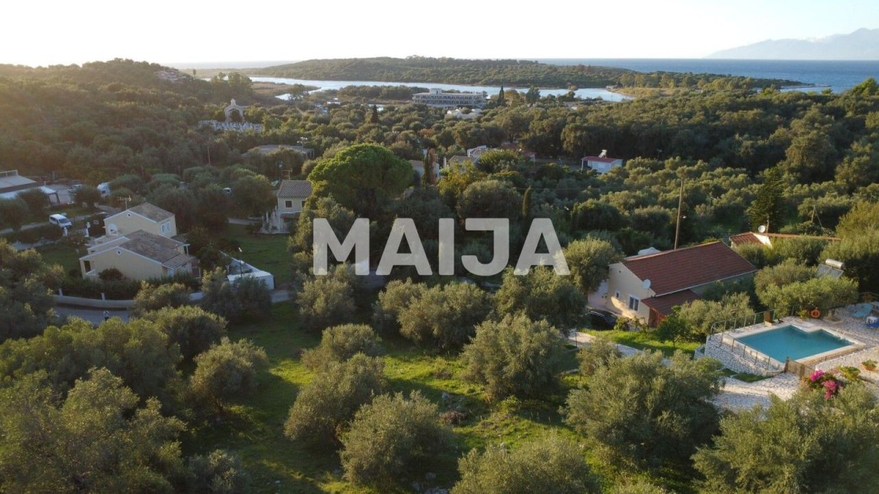 Земля на Корфу, Греция, 2 469 м² - фото 1