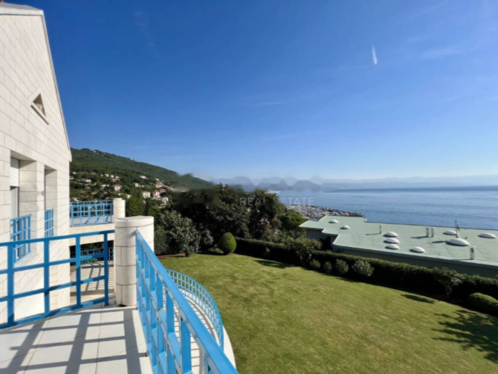 Дом в Опатии, Хорватия, 500 м² - фото 1