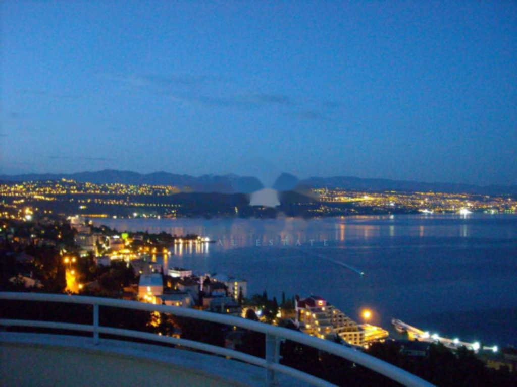 Квартира в Опатии, Хорватия, 281 м² - фото 1