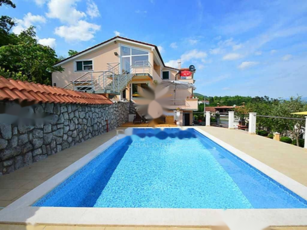 Дом в Опатии, Хорватия, 1 000 м² - фото 1