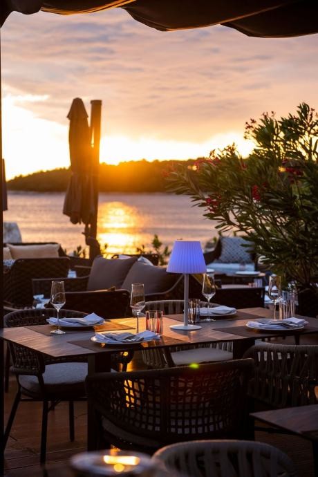 Кафе, ресторан в Ровини, Хорватия, 400 м² - фото 1