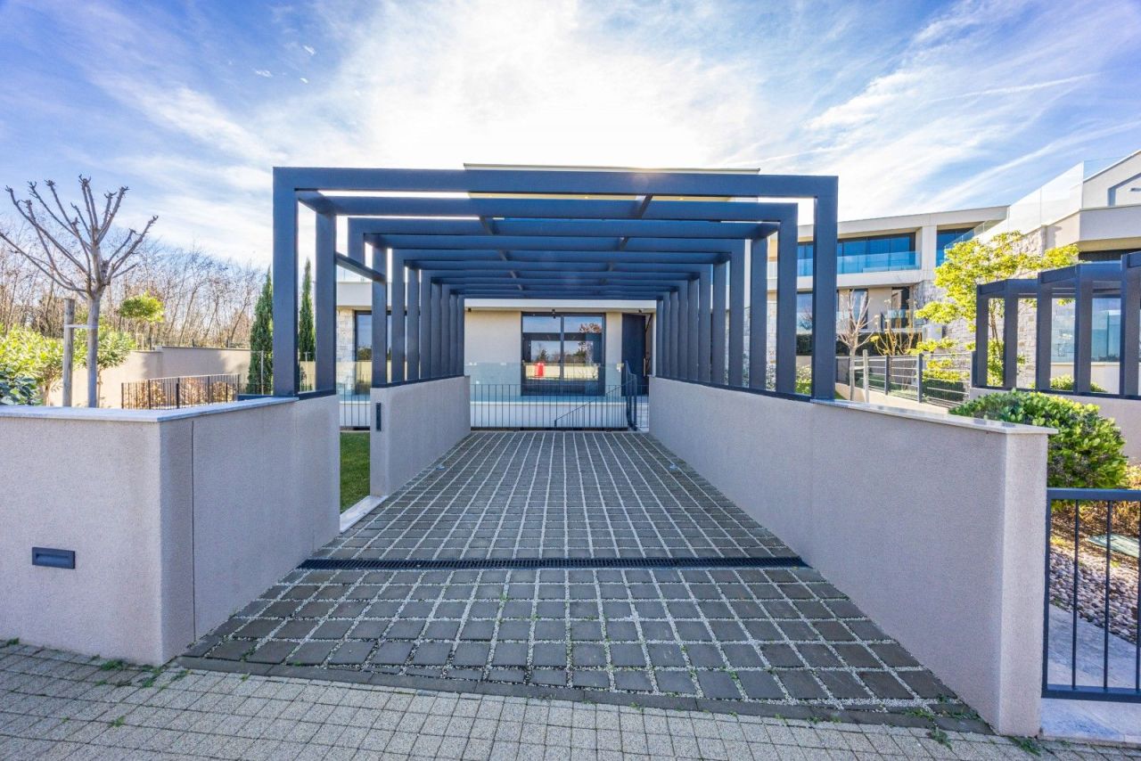 Дом в Умаге, Хорватия, 220 м² - фото 1