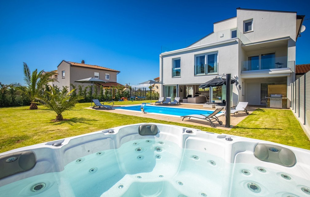 Дом в Порече, Хорватия, 360 м² - фото 1