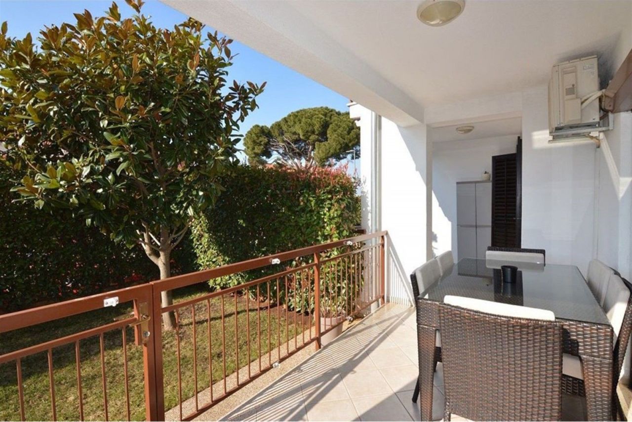 Квартира в Порече, Хорватия, 83 м² - фото 1