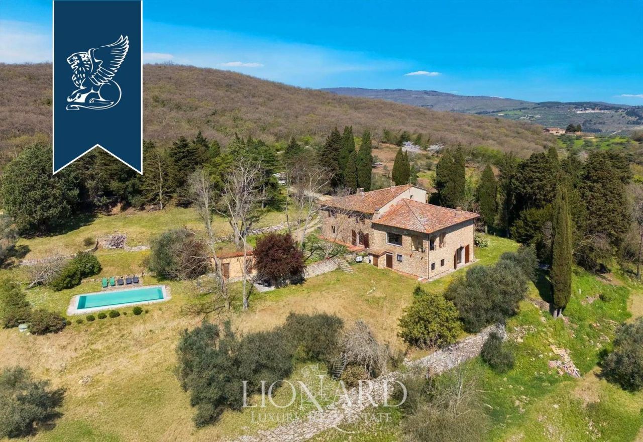 Ферма в Понтассьеве, Италия, 600 м² - фото 1