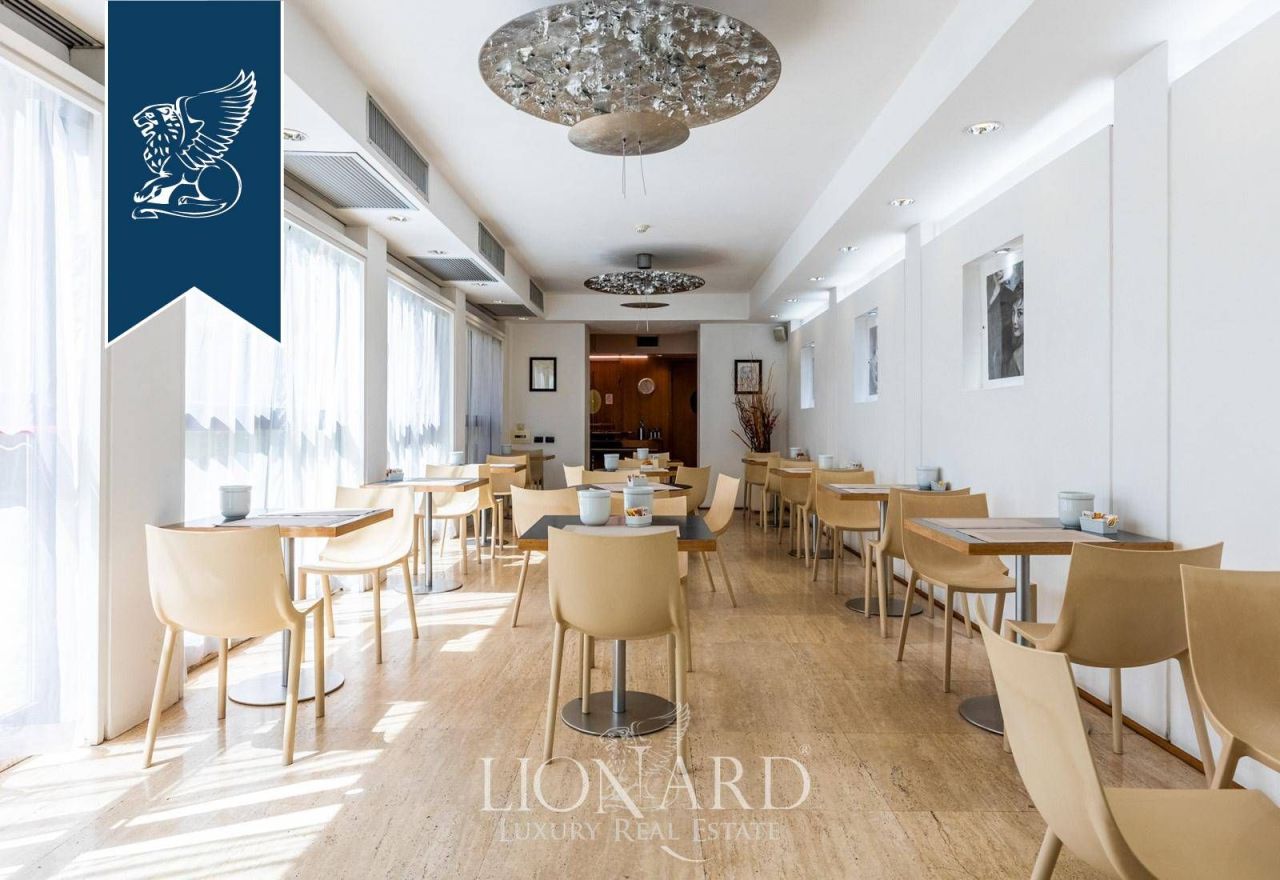 Отель, гостиница в Риме, Италия, 2 120 м² - фото 1