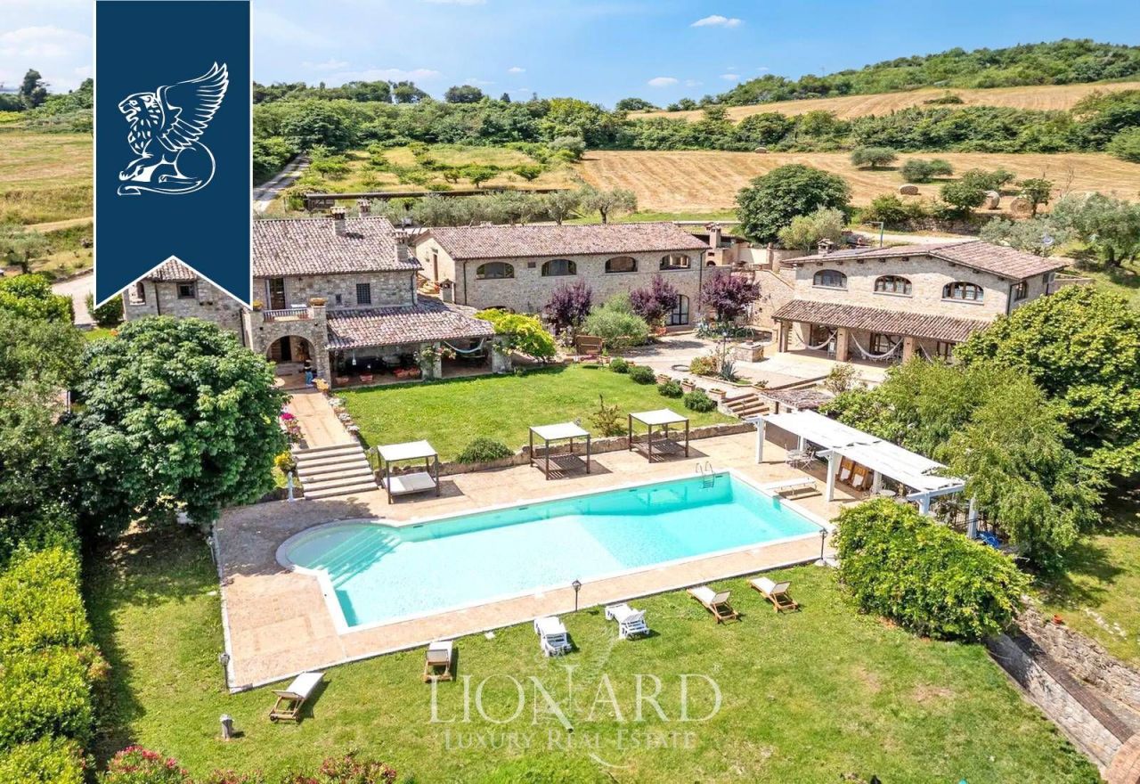 Вилла в Тоди, Италия, 1 100 м² - фото 1