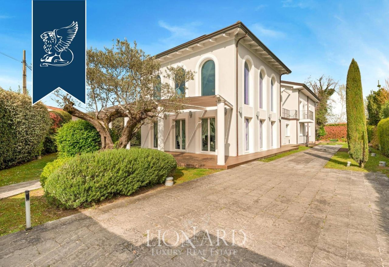 Вилла в Форте деи Марми, Италия, 670 м² - фото 3