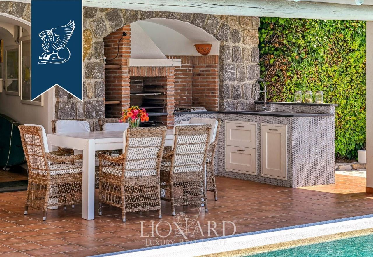 Вилла в Неаполе, Италия, 430 м² - фото 9