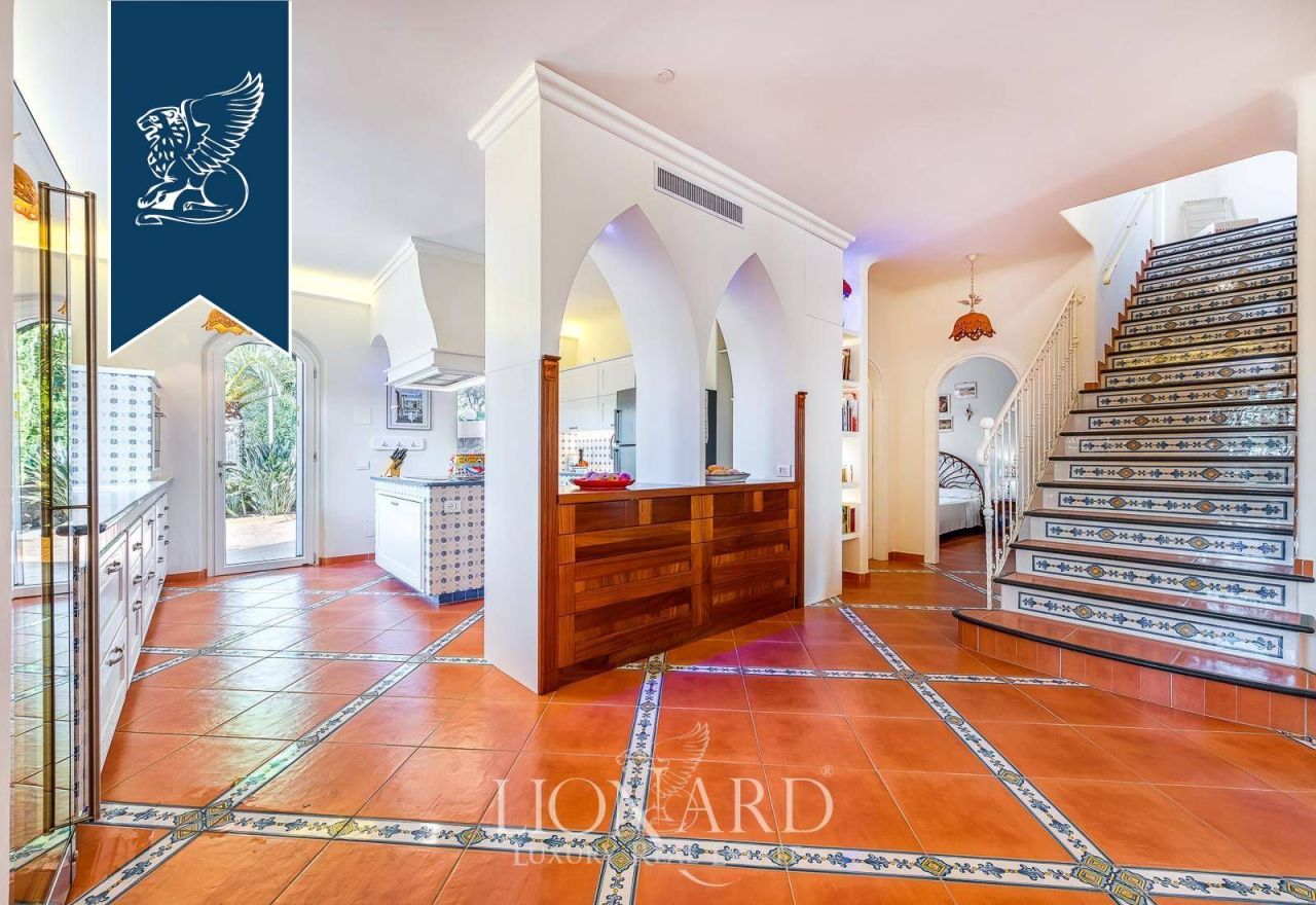 Вилла в Неаполе, Италия, 430 м² - фото 16