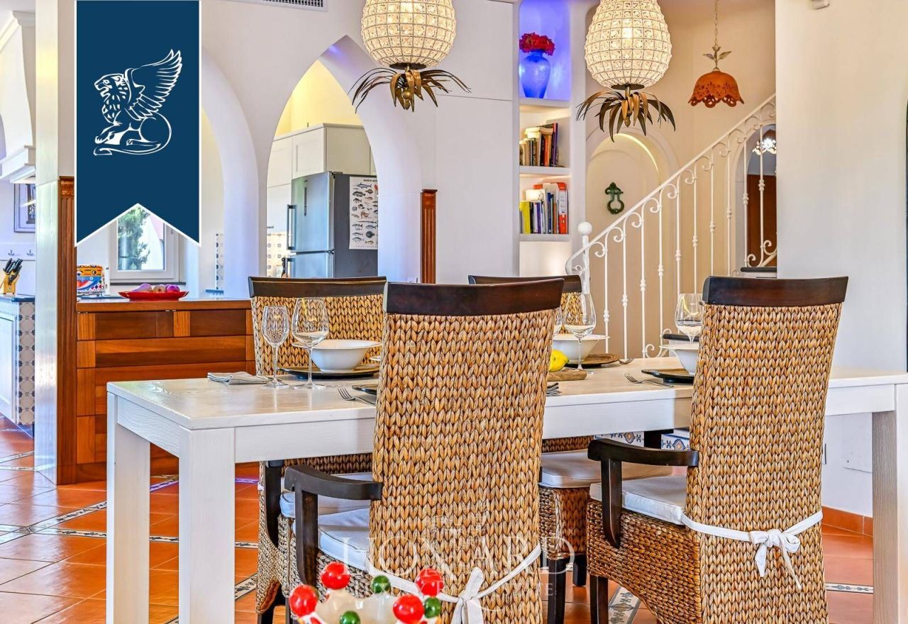 Вилла в Неаполе, Италия, 430 м² - фото 18