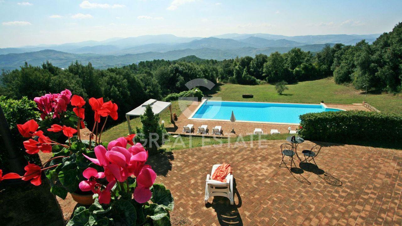 Дом в Вольтерре, Италия, 391.8 м² - фото 1