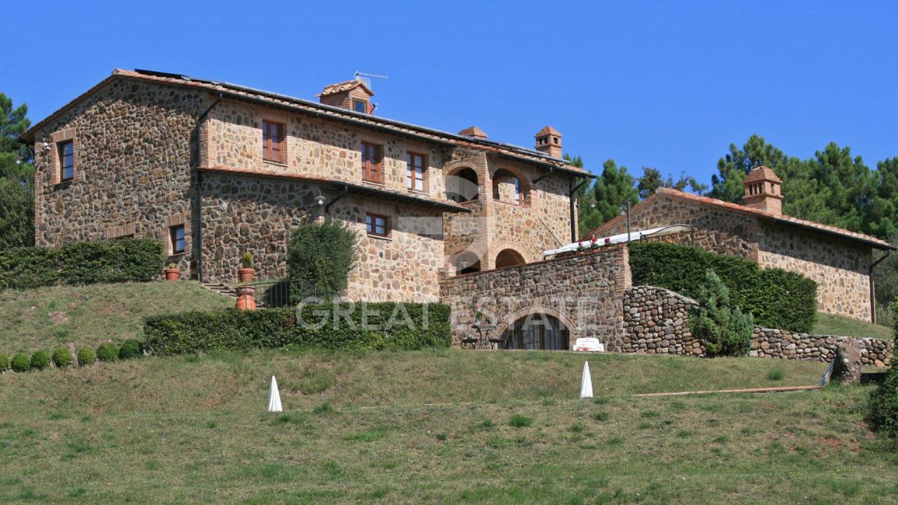 Дом в Вольтерре, Италия, 391.8 м² - фото 2