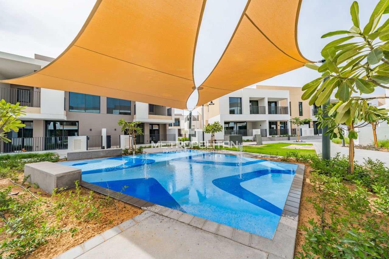 Таунхаус в Дубае, ОАЭ, 202 м² - фото 1