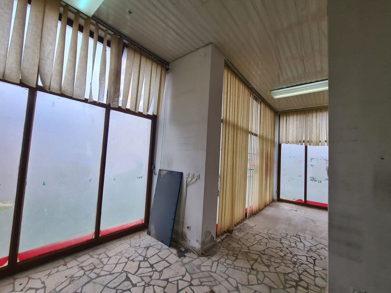 Офис в Пуле, Хорватия, 83.5 м² - фото 14