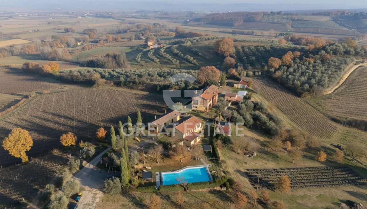 Дом в Монтепульчано, Италия, 639.85 м² - фото 1