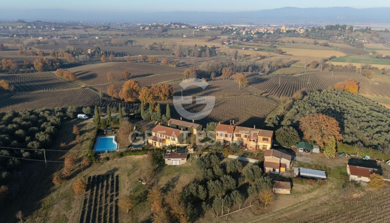 Дом в Монтепульчано, Италия, 639.85 м² - фото 2