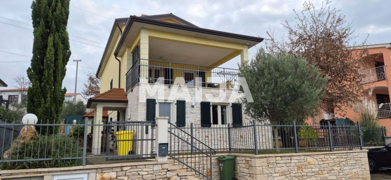 Дом в Порече, Хорватия, 243 м² - фото 1