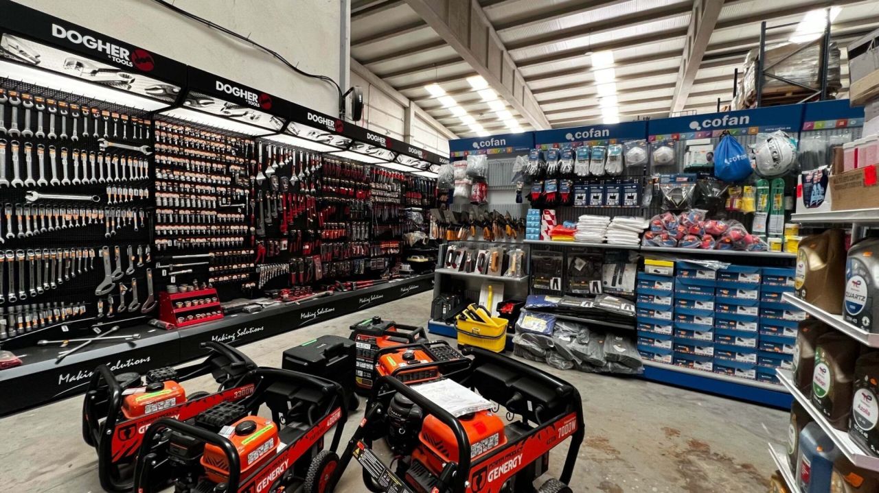 Коммерческая недвижимость в Барселоне, Испания, 1 176 м² - фото 2