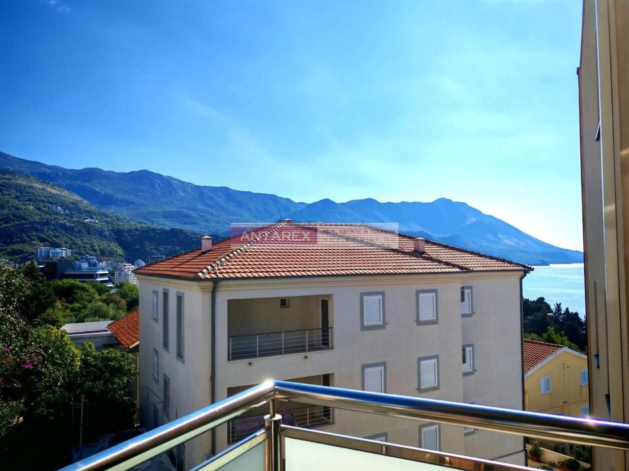 Апартаменты в Бечичи, Черногория, 52 м² - фото 1