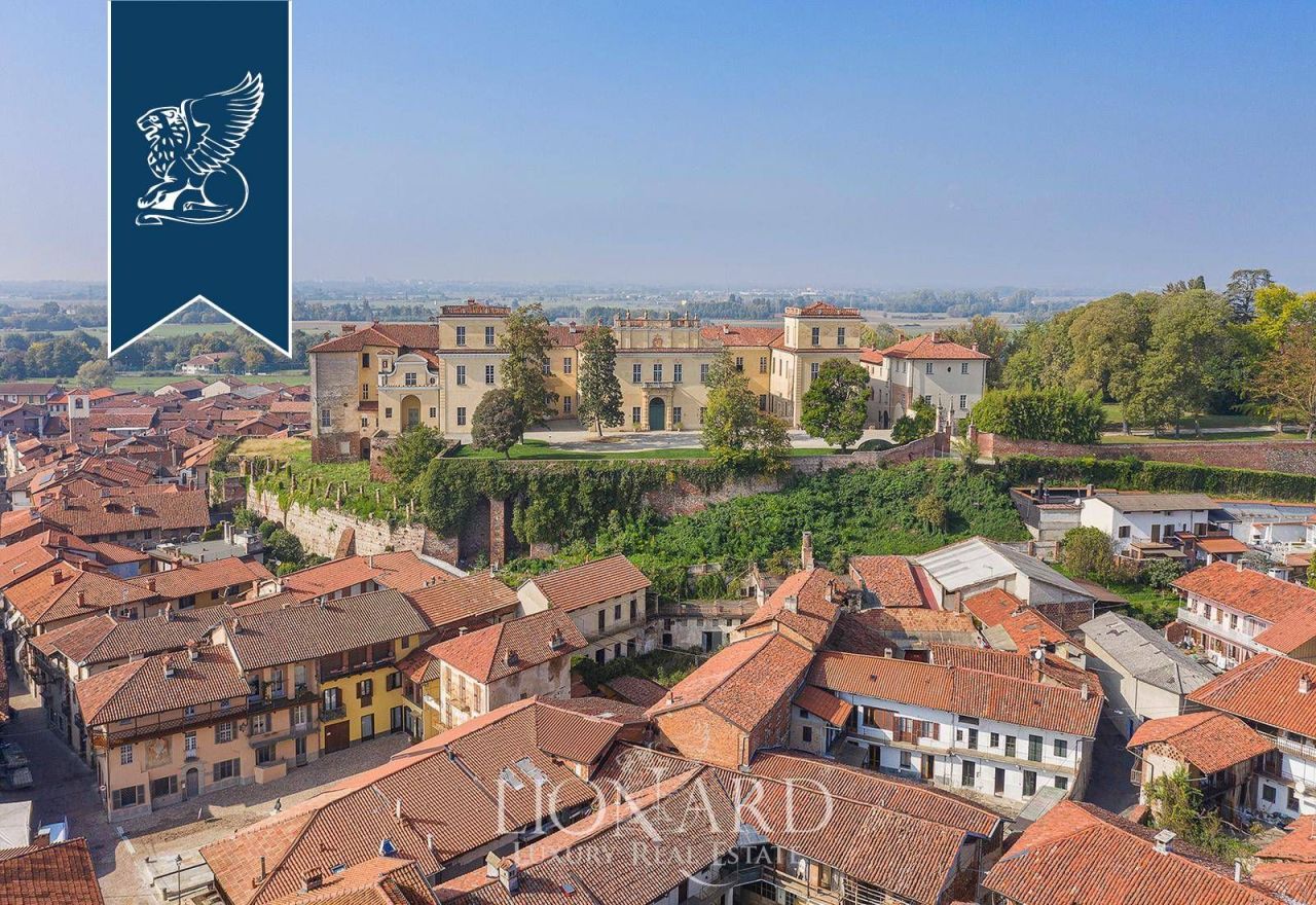 Замок в Турине, Италия, 7 540 м² - фото 4