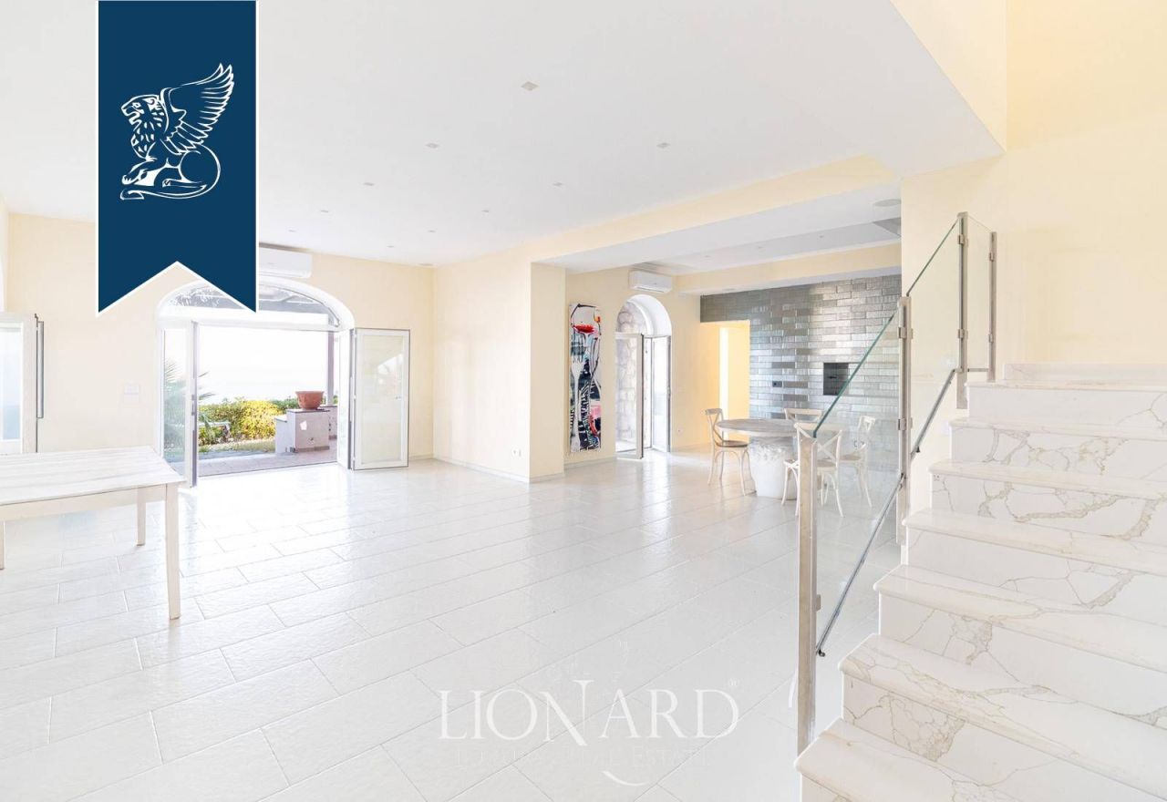 Вилла в Неаполе, Италия, 350 м² - фото 7